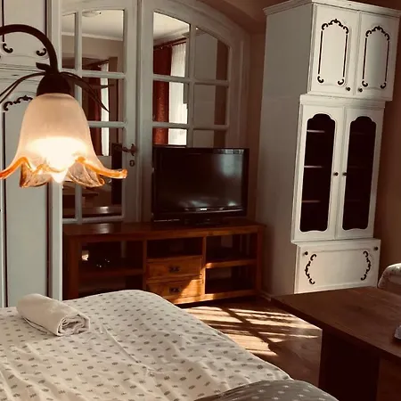 Pri Kastieli Гостевой дом Братислава